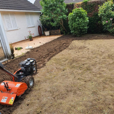 Entretien d'espaces verts et élagage à Champigny sur Marne dans le Val de Marne (94) - Elagage Reihnardt